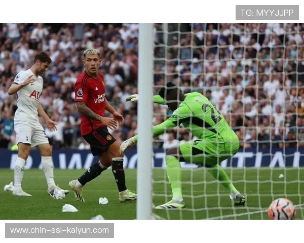 凯恩回做停稳后突分边线，热刺战术变化极快