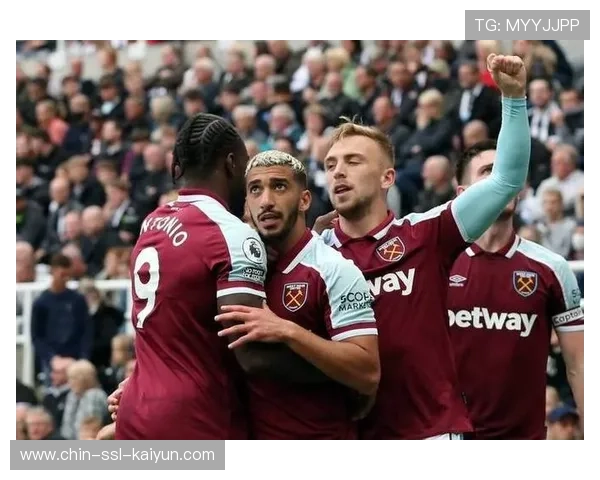 西汉姆边路串联传中中路补射反超比分全场欢呼