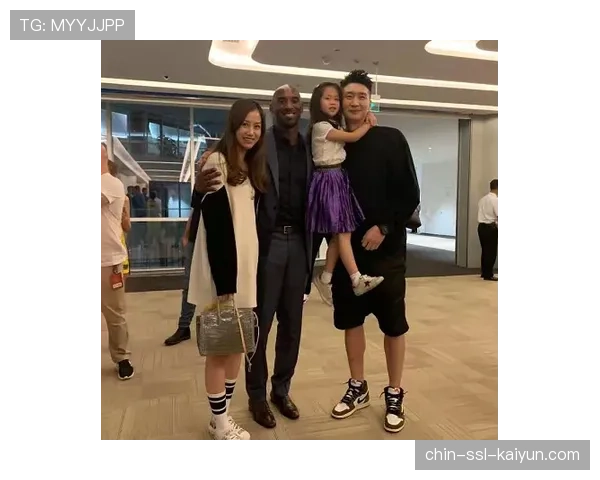 婚变与更衣室站队：队友妻子的复杂关系